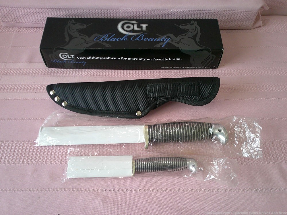 Here it is! The Rarest of all! Colt Black Beauty Twin Knife set! Complete!-img-32