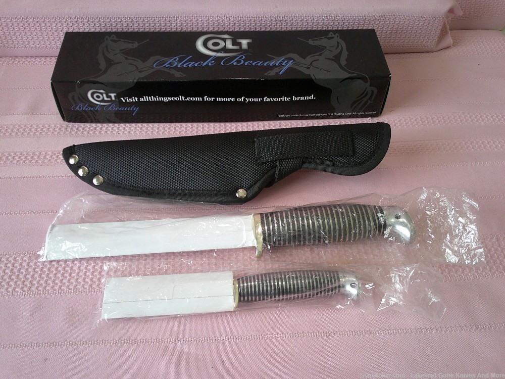 Here it is! The Rarest of all! Colt Black Beauty Twin Knife set! Complete!-img-33