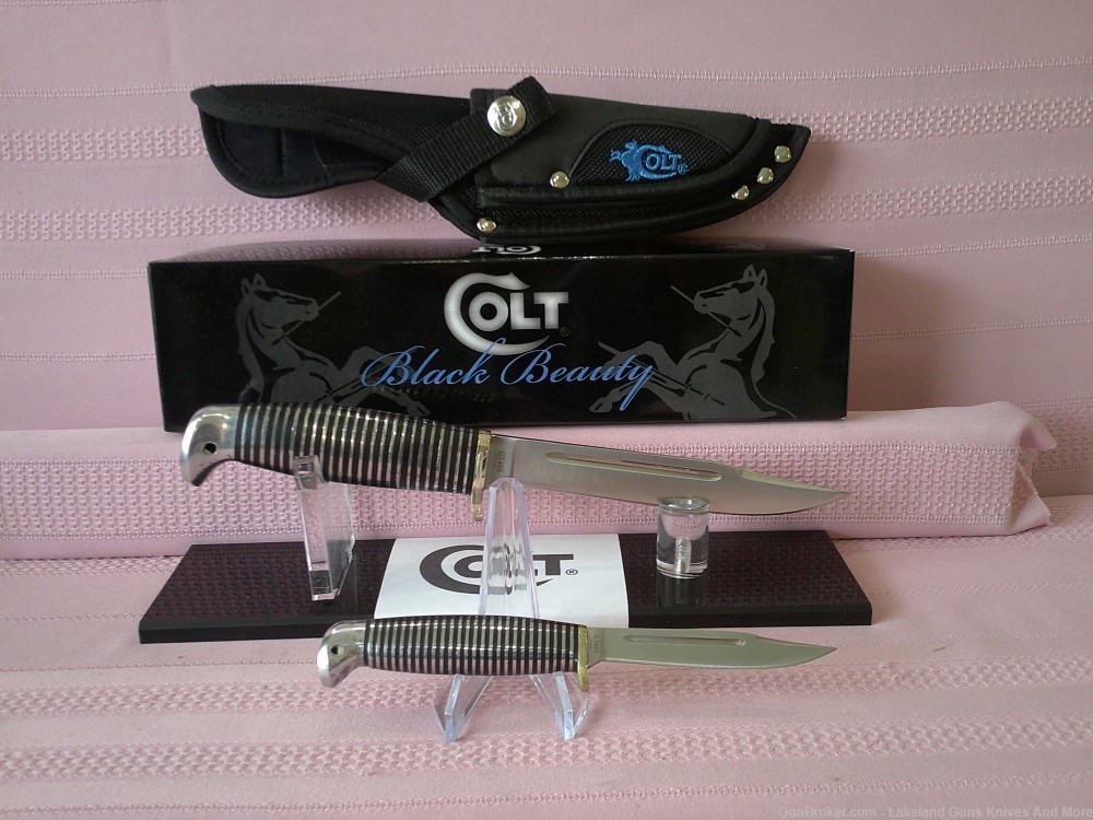Here it is! The Rarest of all! Colt Black Beauty Twin Knife set! Complete!-img-1