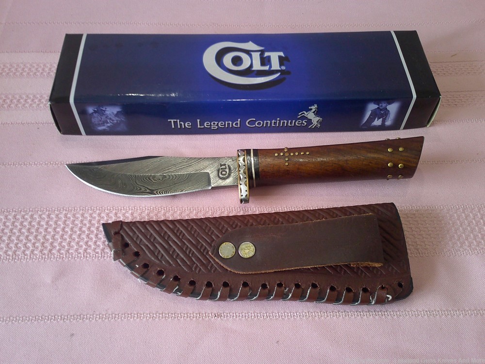 New In The Box Stunning Colt Damascus Hunter Fixed Blade Knife!-img-1