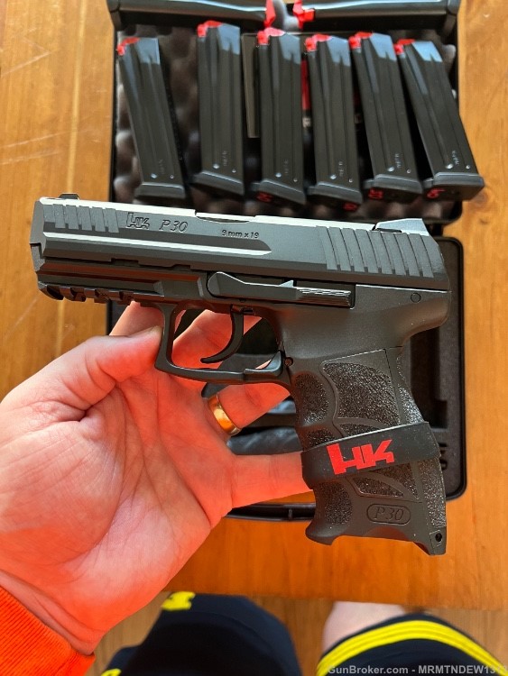 Heckler and Koch P30 V1 (LEM) with 8 Magazines-img-1