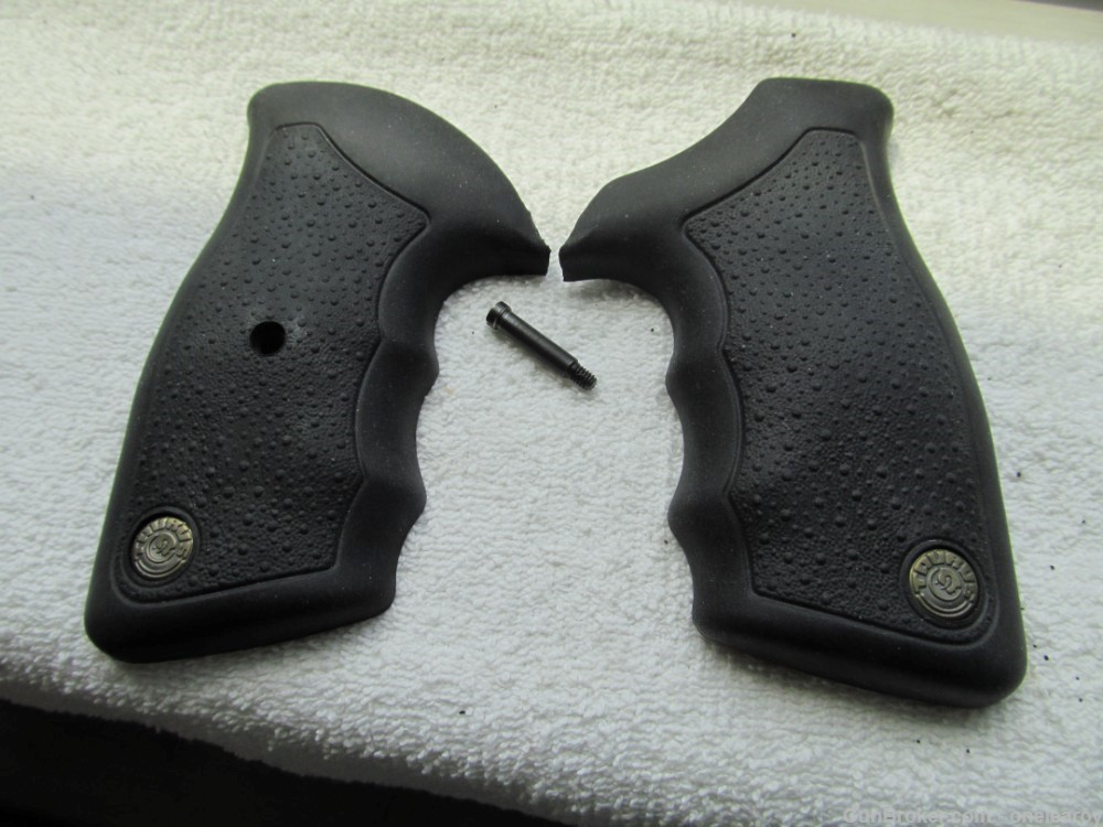 Taurus Large Frame Soft Rubber Grips-img-2