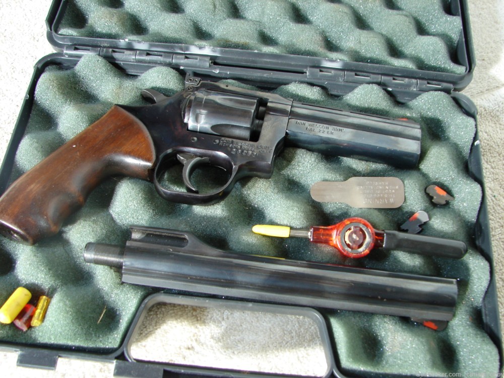 DAN WESSON 22 WITH 2 BARRELS AND EXTRAS NICE SET FOR TARGET OR HUNTING-img-0
