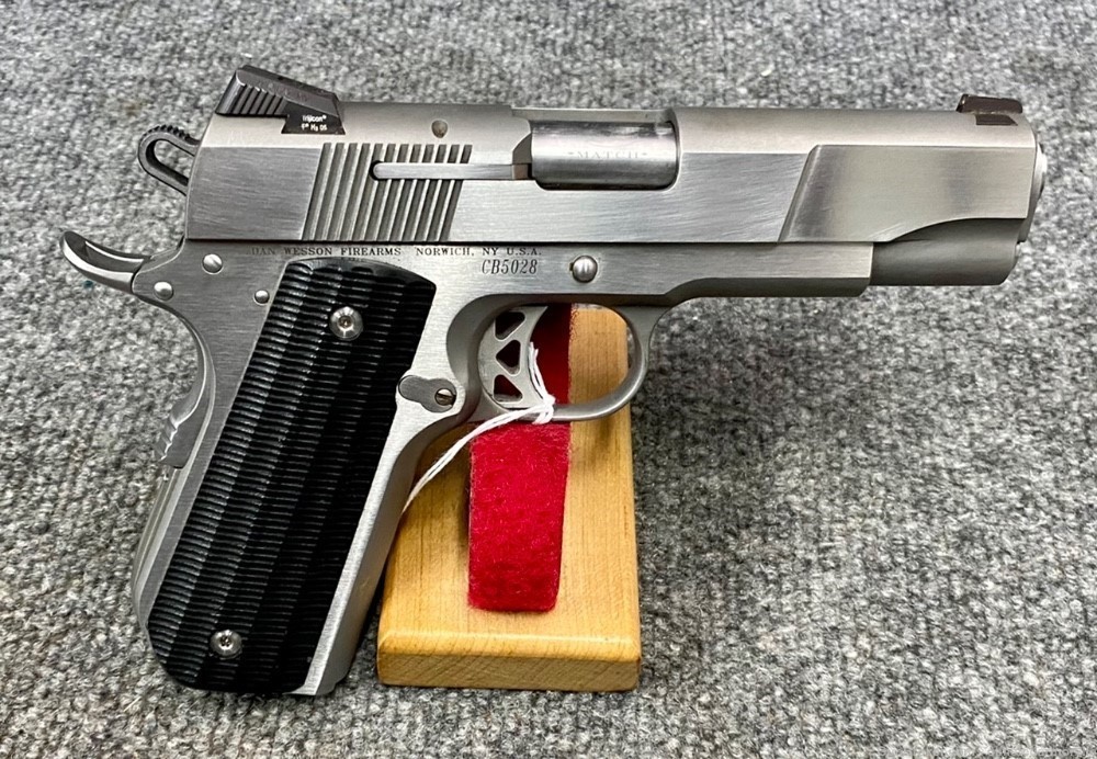 Dan Wesson Patriot Commander Bobtail Stainless .45 ACP beautiful!-img-9