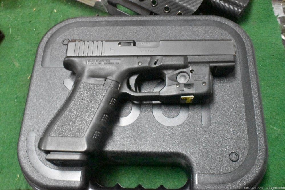 Glock 17 9mm with extras-img-2