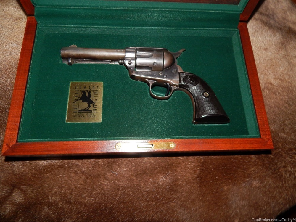 National Cowboy Hall of Fame Revolver Wooden Display box-img-2