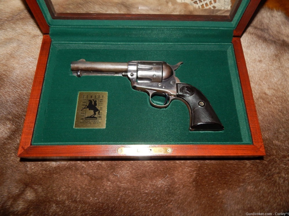 National Cowboy Hall of Fame Revolver Wooden Display box-img-1