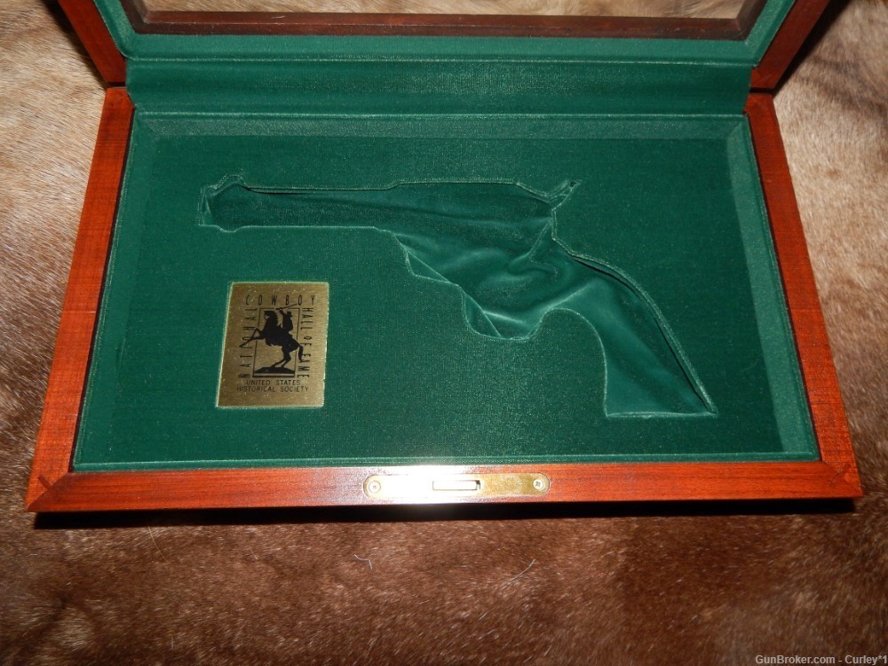 National Cowboy Hall of Fame Revolver Wooden Display box-img-4