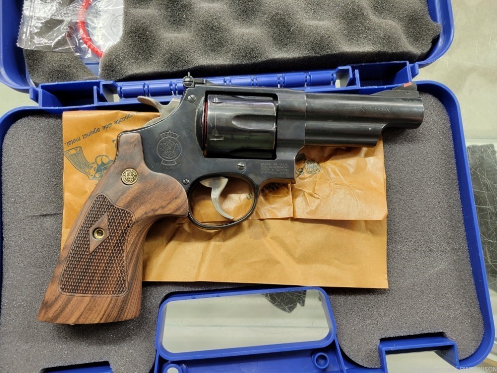 Smith & Wesson Model 29 Classic 44 Mag 150254 4 Inch 6 Shot Blued-img-1