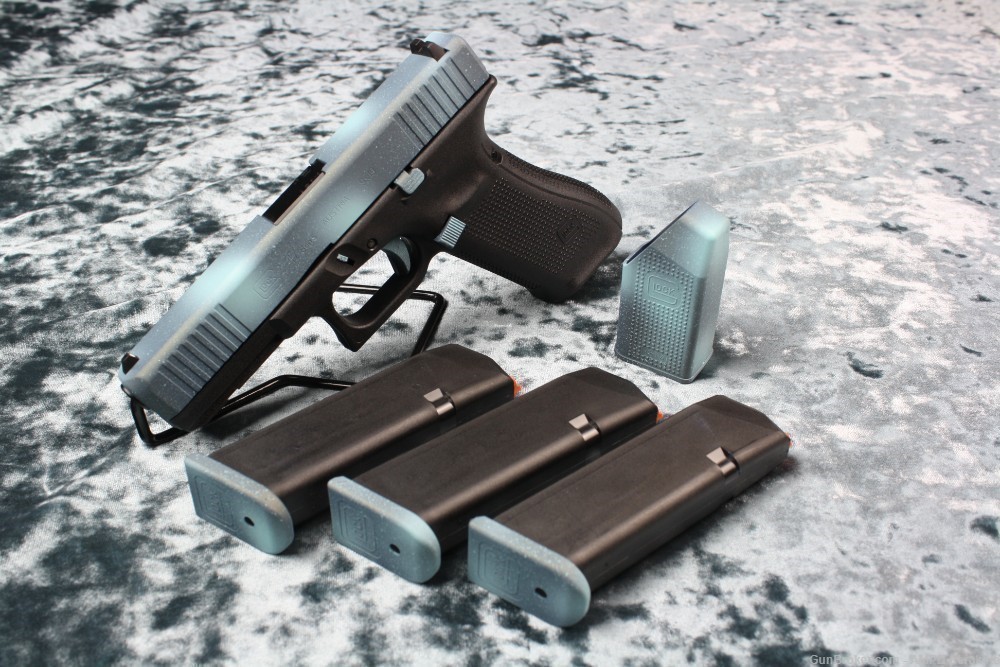 ULTRA RARE Glock 17 Gen 5 9mm Custom Cerakote Blue Galaxy Stars NEW-img-6