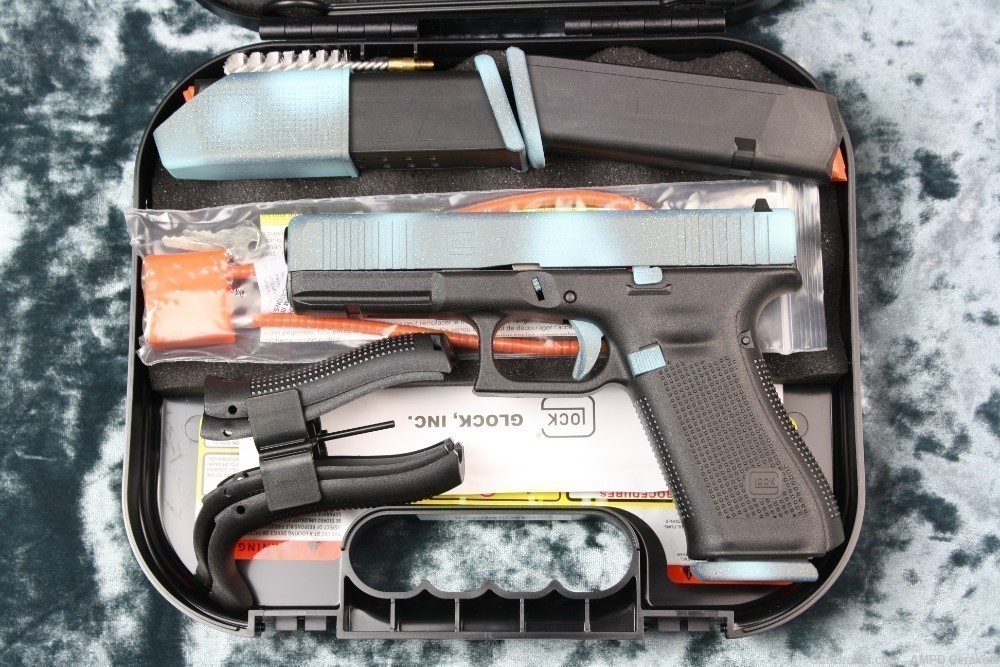 MUST HAVE Glock 17 Gen 5 9mm Custom Cerakote Blue Galaxy Stars NEW-img-9