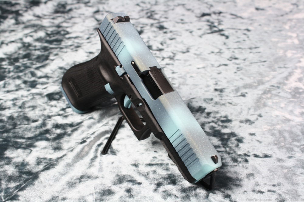 MUST HAVE Glock 17 Gen 5 9mm Custom Cerakote Blue Galaxy Stars NEW-img-4