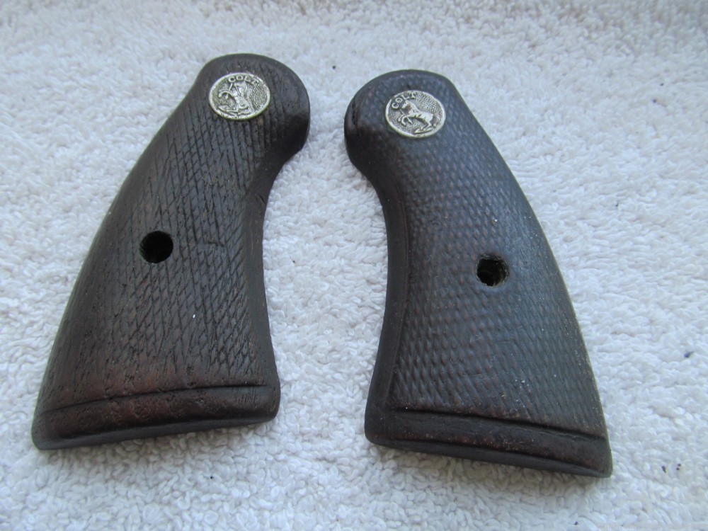 Colt Revolver Grips with Silver Medallions-img-0