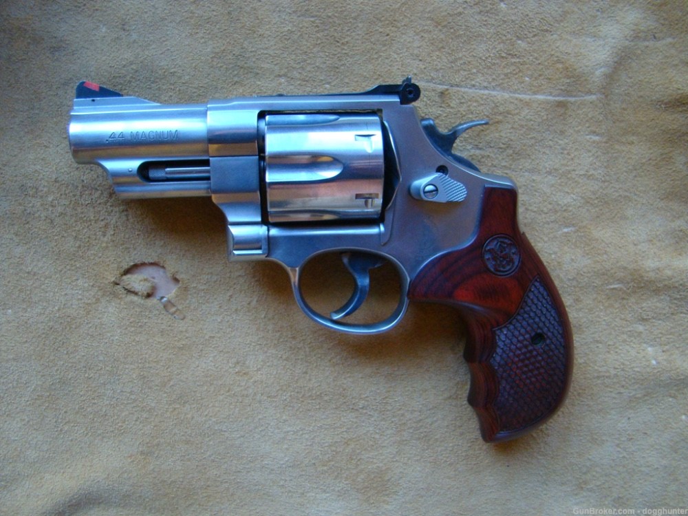 SMITH & WESSON REVOLVER MODEL 629 DELUXE .44 MAG 3" BARREL-img-2
