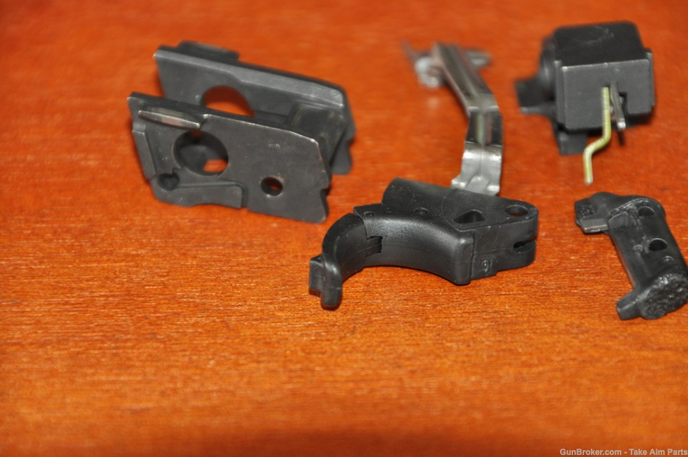 Smith & Wesson M&P40 40SW Trigger & Parts -img-4
