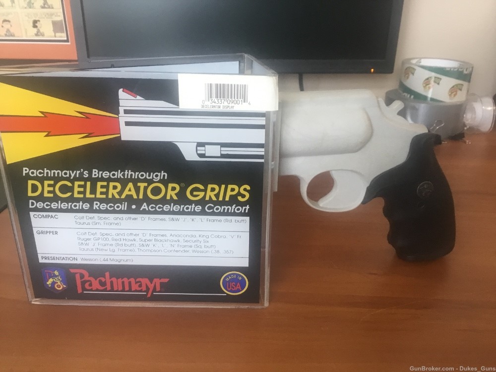 Pachmayr Decelator Grip Display- NEW, NEVER USED. RARE!!-img-1