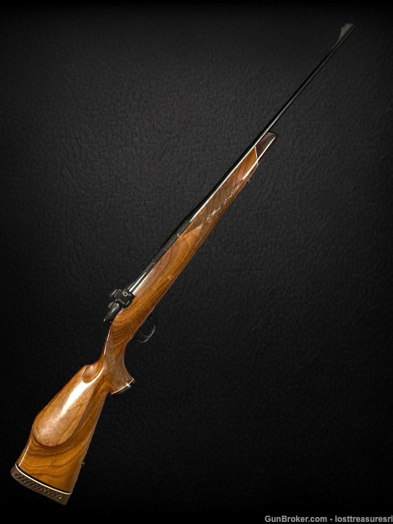 Weatherby Mark V Deluxe Lefty Bolt Action Rifle .300 Mag 25" BBL-img-8