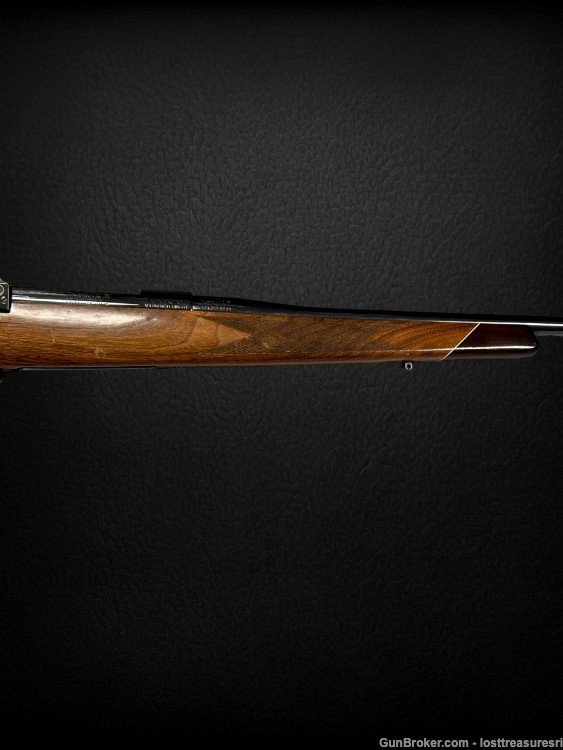 Weatherby Mark V Deluxe Lefty Bolt Action Rifle .300 Mag 25" BBL-img-10