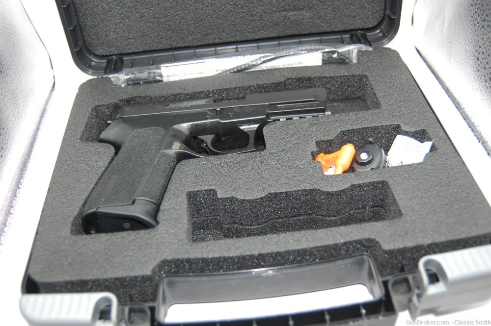 Sig Sauer SP2022 Pistol .357 Sig Like New in case with 1 Magazine-img-7