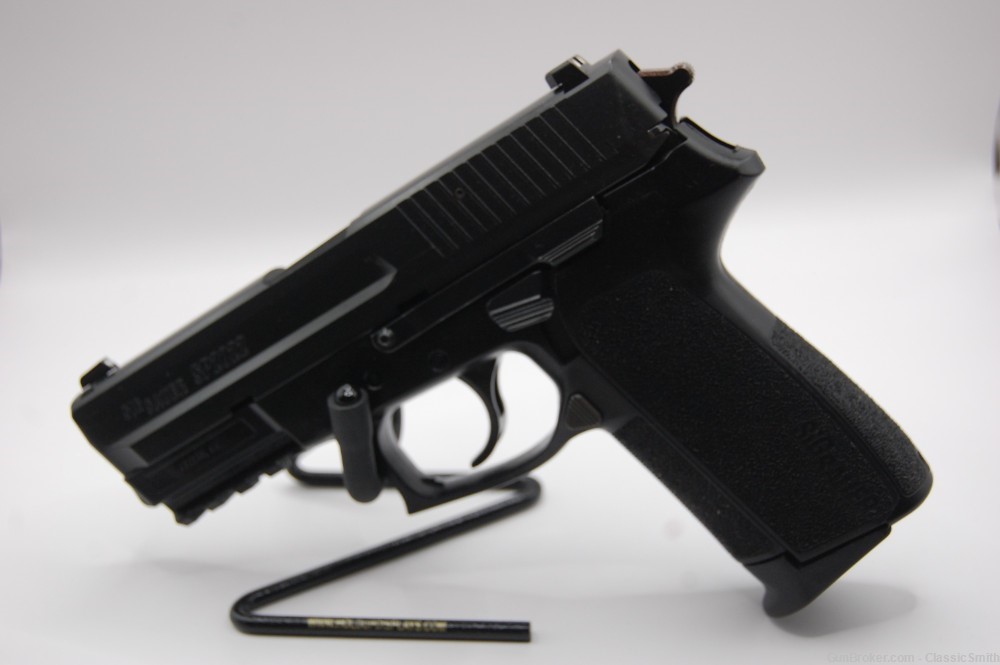 Sig Sauer SP2022 Pistol .357 Sig Like New in case with 1 Magazine-img-3