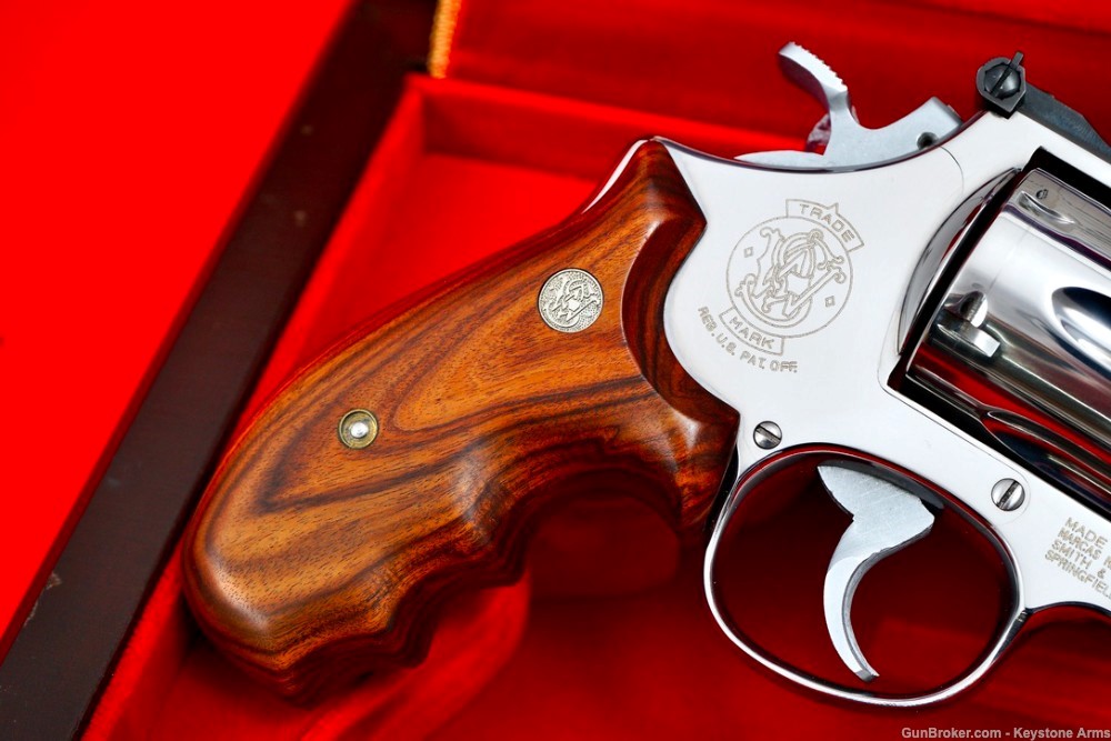 Spectacular Smith & Wesson 629 Magna Classic .44 MAG w/ Presentation Case-img-5