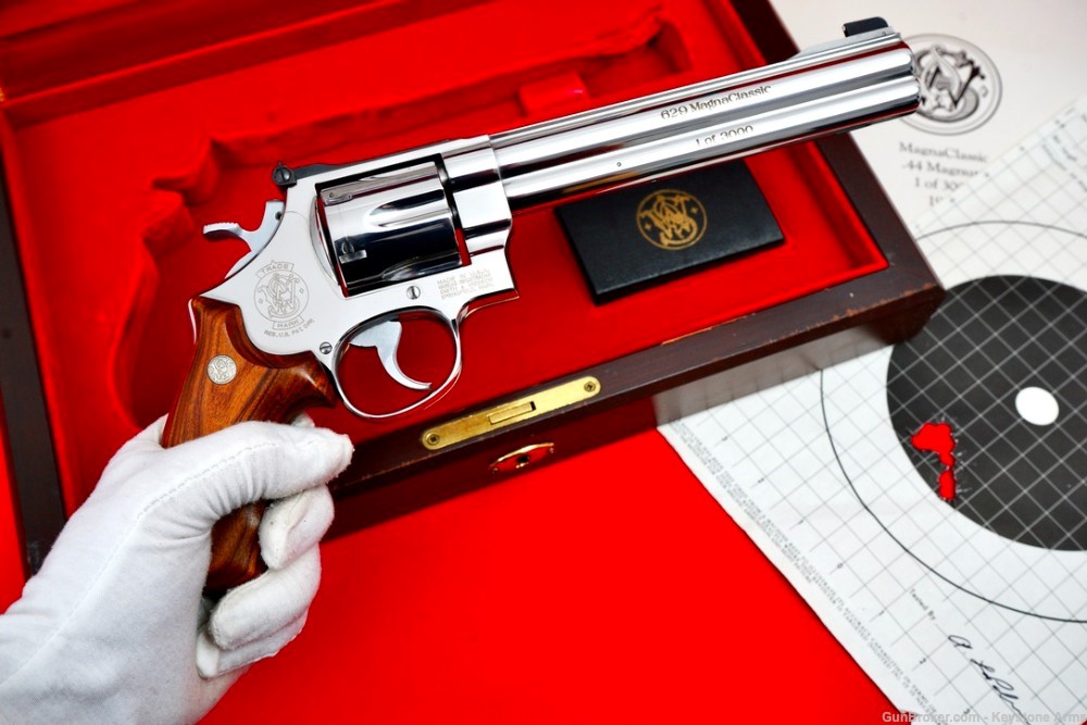 Spectacular Smith & Wesson 629 Magna Classic .44 MAG w/ Presentation Case-img-16