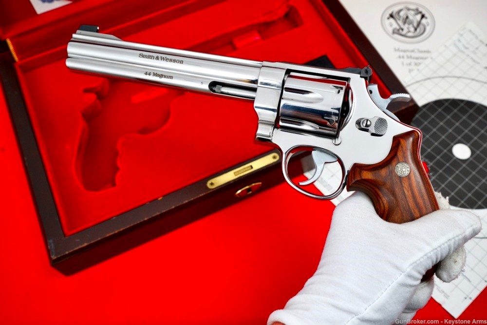 Spectacular Smith & Wesson 629 Magna Classic .44 MAG w/ Presentation Case-img-17