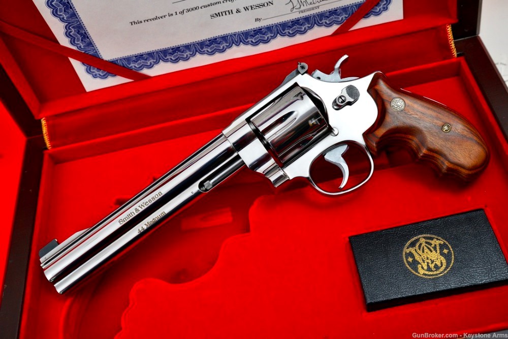 Spectacular Smith & Wesson 629 Magna Classic .44 MAG w/ Presentation Case-img-6