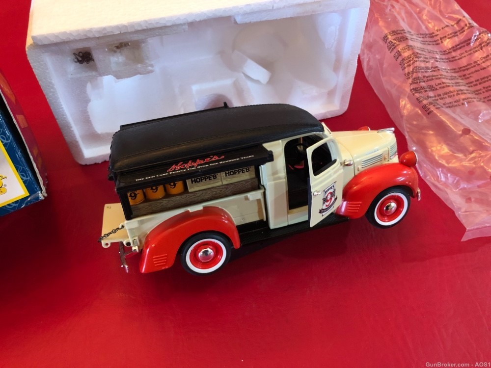 Ertl 1947 Hoppe’s 100 Year Anniversary Dodge Canopy Delivery Truck 21135-P -img-4