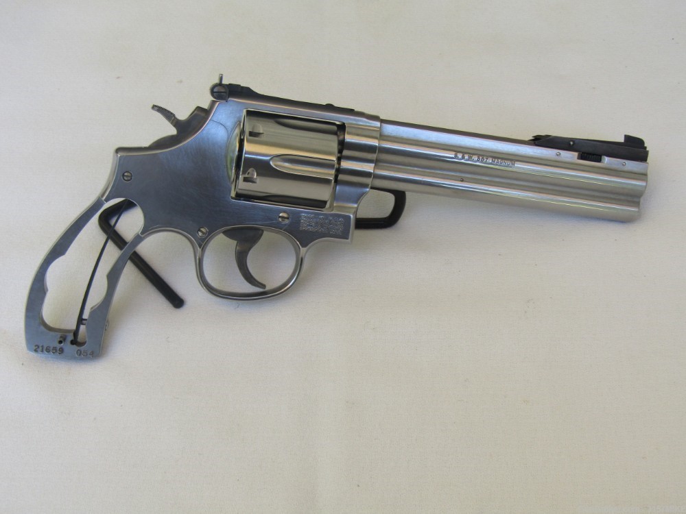 Smith & Wesson Model 686-5 Combat Magnum, 6" Barrel, Adjustable Front Sight-img-27
