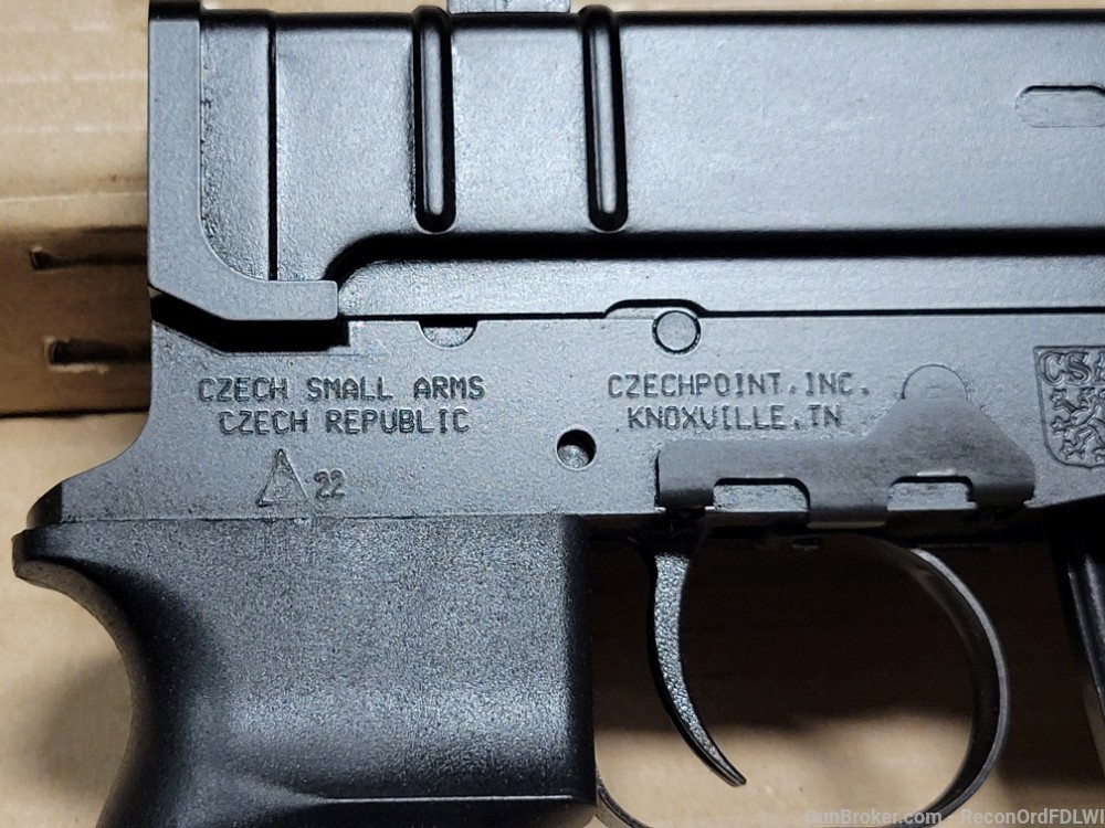 VZ61 THREADED! Semi-Auto Pistol .32 ACP VZ 61 w/ 2 Magazines, Wood Grip!-img-5
