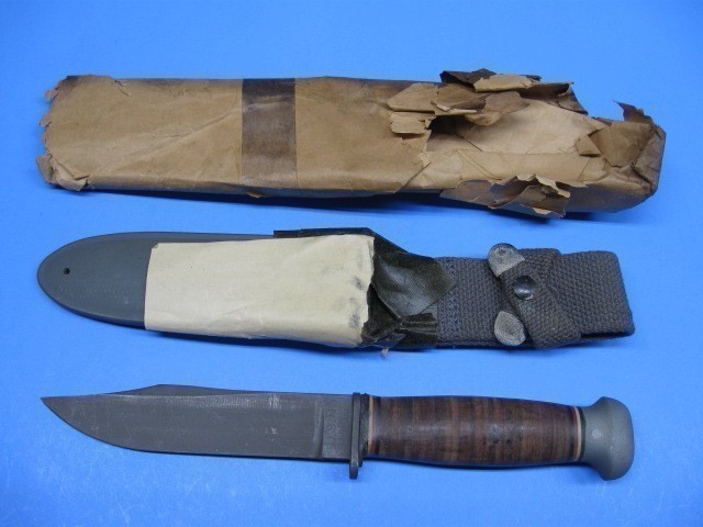 US WWII PAL MARK 1 NAVY FIGHTING KNIFE WITH SCABBARD UNISSUED IN WRAPPER-img-0