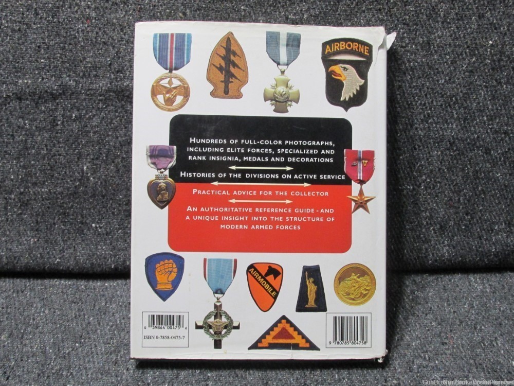 AMERICAN MILITARY INSIGNIA, MEDALS AND DECORATIONS BY FOWLER AND KERRIGAN -img-1