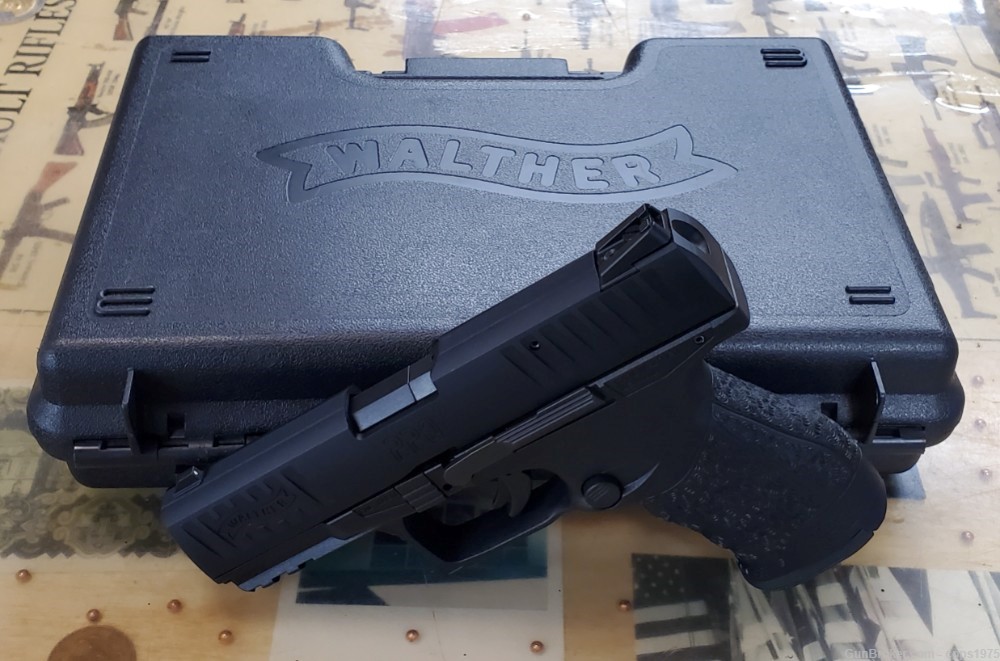 Walther PPQ M2 BLK 22LR 12+1 Germany w/case & extra mag-img-0