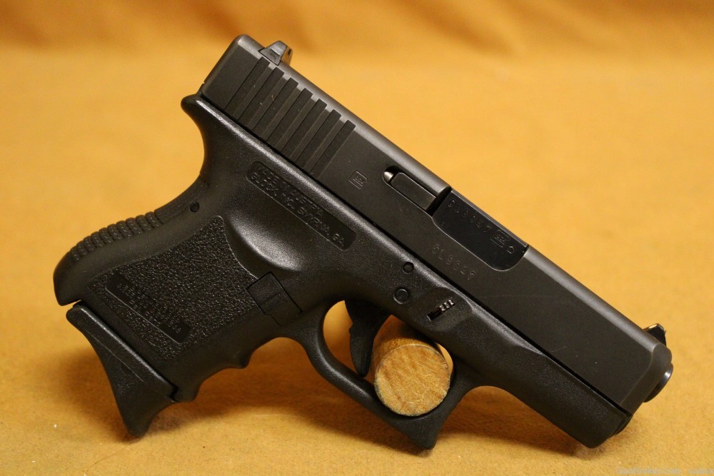 Glock 23 Gen 3 (9mm, Black, Fixed 3-Dot Sights) G26 Gen3-img-1