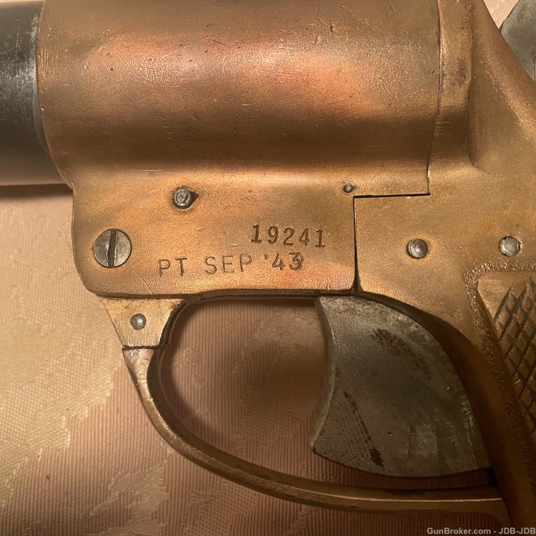 Antique WW II International Flare Signal Co Flare Gun, 1943-img-3