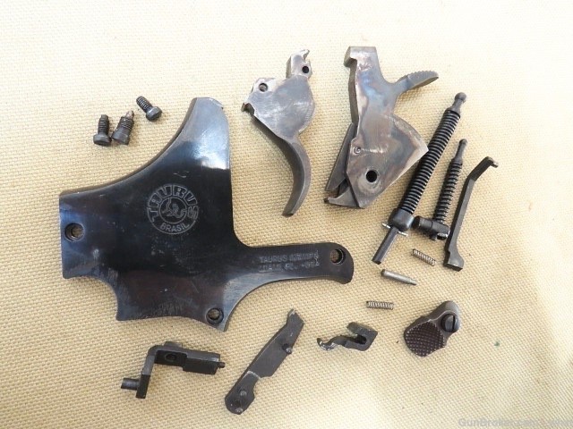 Taurus Model 607 .357 Hammer Trigger Sideplate & Small Assembly Parts-img-0