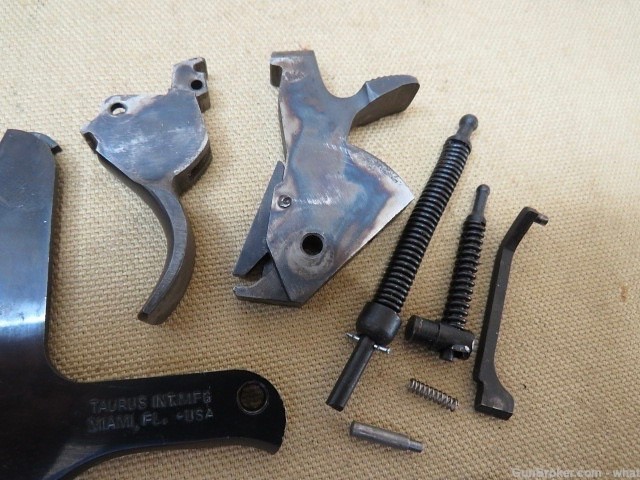 Taurus Model 607 .357 Hammer Trigger Sideplate & Small Assembly Parts-img-2