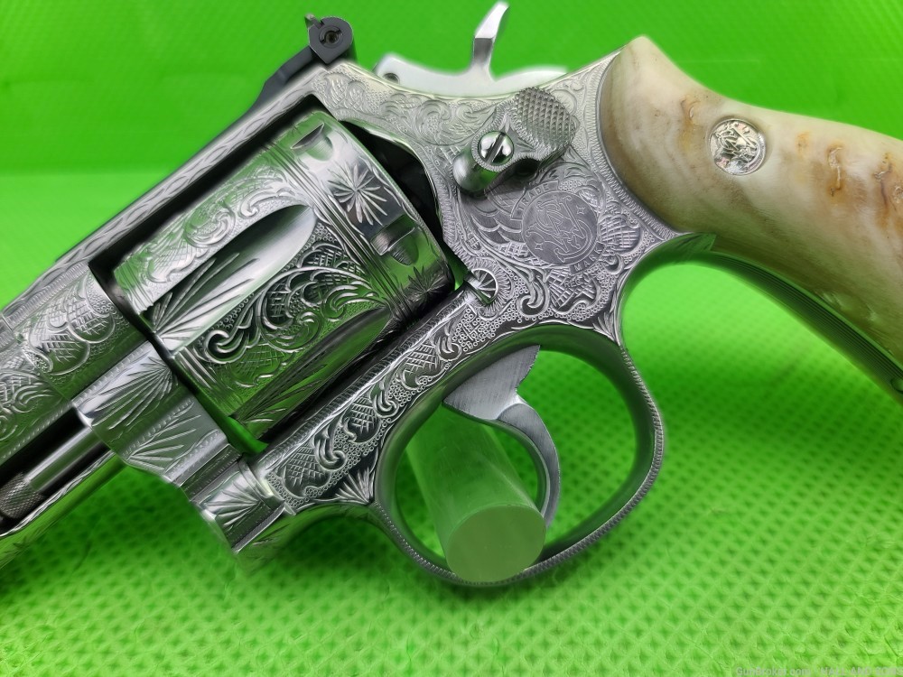 Smith & Wesson 686 ( 686-4 ) 357 MAG STAINLESS 2 1/2" FULLY HAND ENGRAVED -img-31