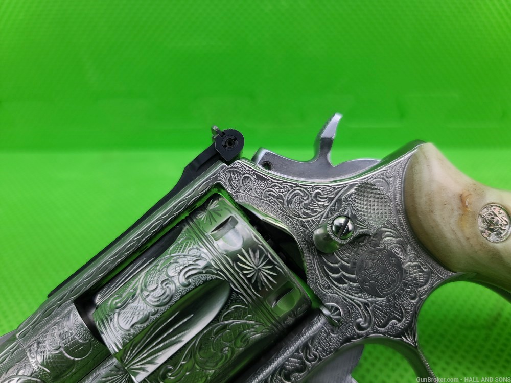 Smith & Wesson 686 ( 686-4 ) 357 MAG STAINLESS 2 1/2" FULLY HAND ENGRAVED -img-32