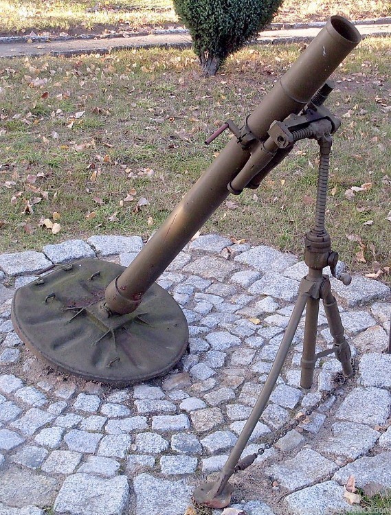 82mm Yugo / Soviet HE mortar round M-37 inert Russian ammunition shell MINT-img-12