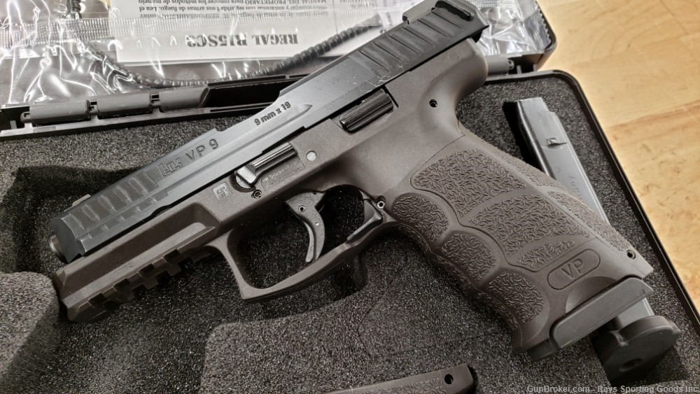 HK VP9 USED 9mm 4 magazines comes in box-img-3