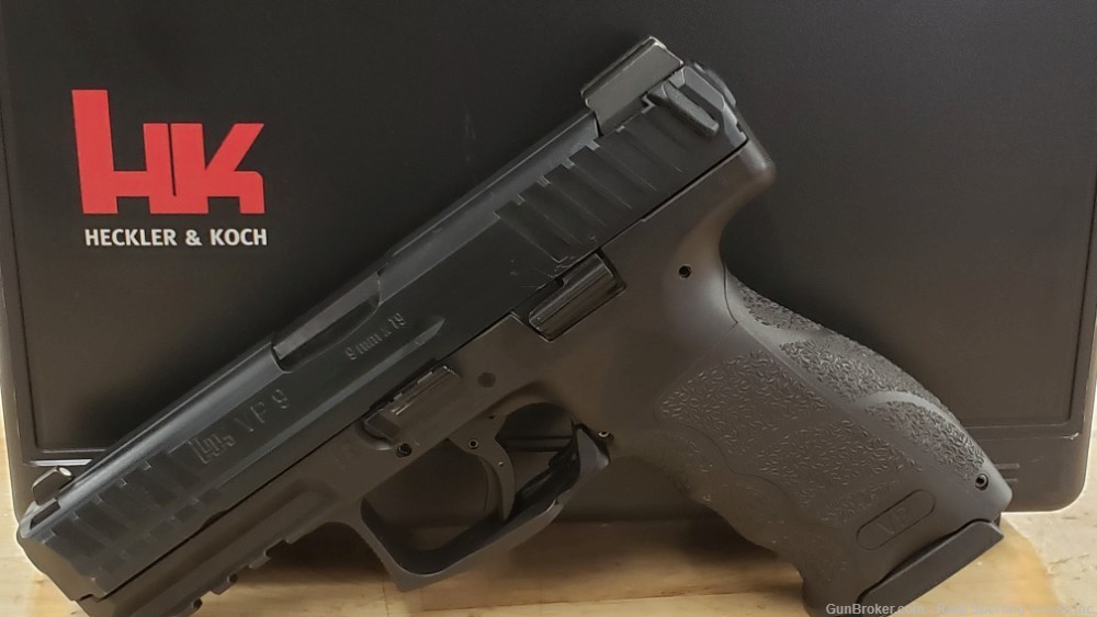 HK VP9 USED 9mm 4 magazines comes in box-img-8
