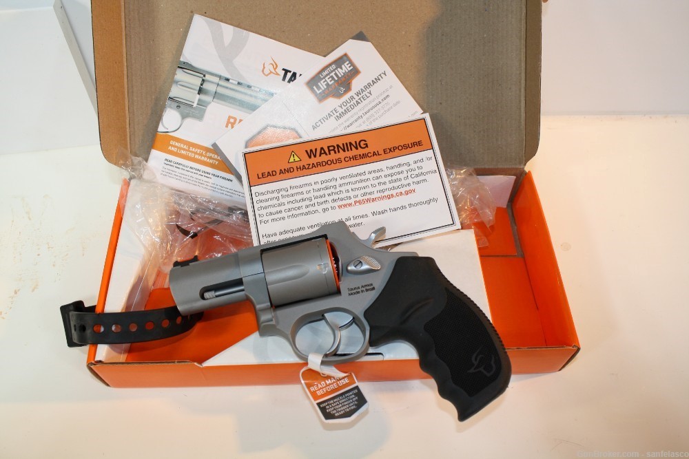 Taurus M44 Tracker, 5 shot revolver, in .44 magnum. RARE 2.5" barrel, NIB-img-0