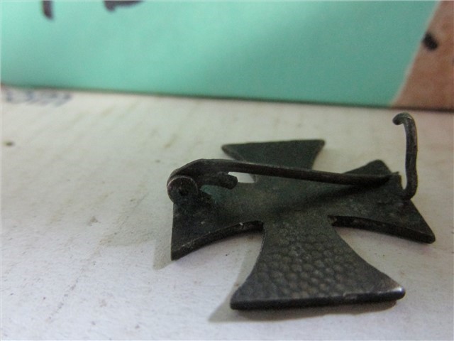 [TB06] german WWI Iron cross pin badge 1"x1"-img-2