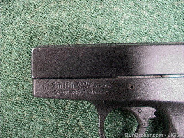 Smith and Wesson SW 380-img-4