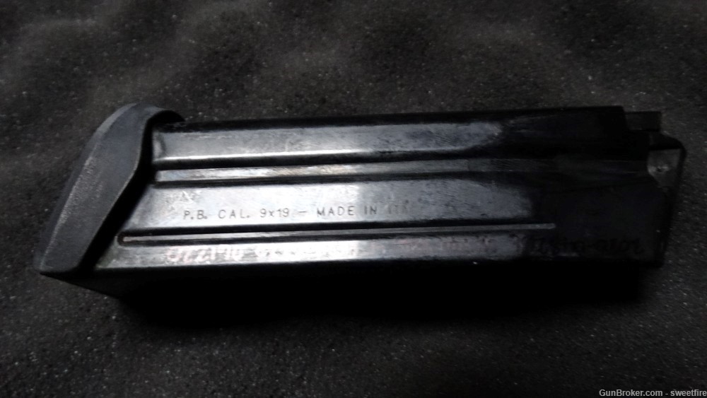 beretta factory magazine apx 15 round 9mm.  made in italy-img-1