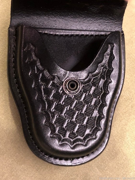 Bianchi 35P Handcuff Case - Black Basketweave Leather, Nickel, Unused-img-3