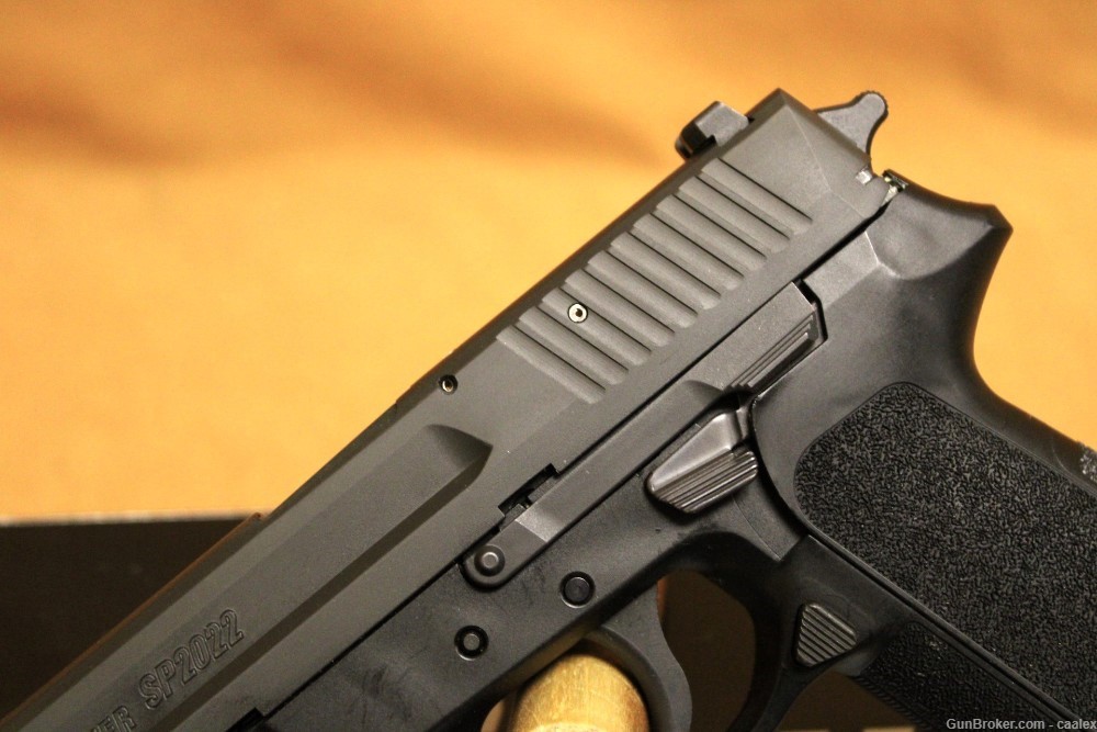 SIG SAUER SP2022 (Black Nitron 3.9in 9mm 15rd Pistol) E2022-9-B-img-3