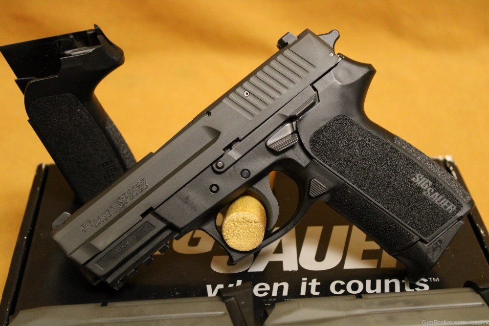 SIG SAUER SP2022 (Black Nitron 3.9in 9mm 15rd Pistol) E2022-9-B-img-1